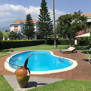 Green Paradise With Etna View Ferienhaus